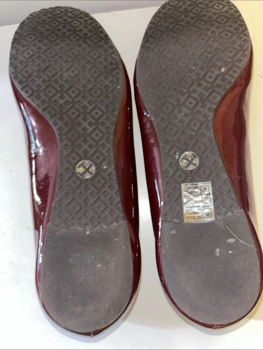 TORY BURCH BURGUNDY PATENT LEATHER LOGO BALLET FLATS SIZE 8.5